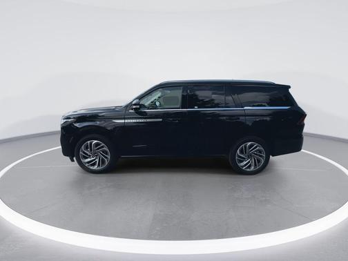 Infinite Black Metallic 2025 Lincoln Navigator Reserve