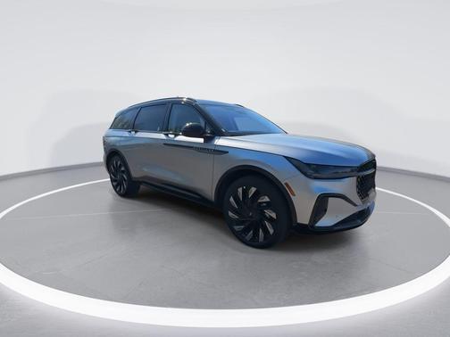 Silver Radiance Metallic 2026 Lincoln Nautilus Reserve