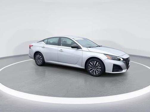 Brilliant Silver Metallic 2024 Nissan Altima 2.5 SV