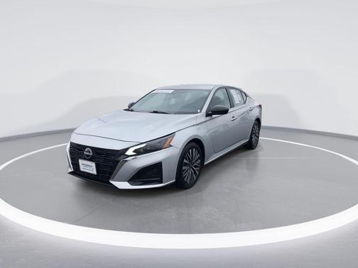 Brilliant Silver Metallic 2024 Nissan Altima 2.5 SV