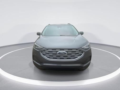 Gray Metallic 2022 Ford Edge SE