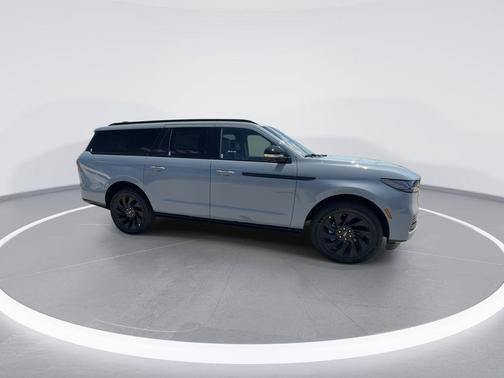 Gray Mist Metallic 2026 Lincoln Navigator L Reserve