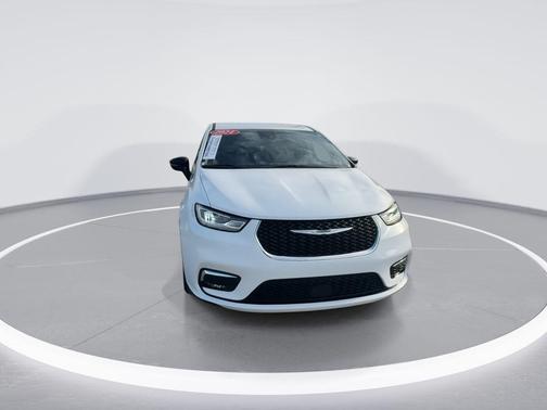 Bright White Clearcoat 2024 Chrysler Pacifica Touring-L