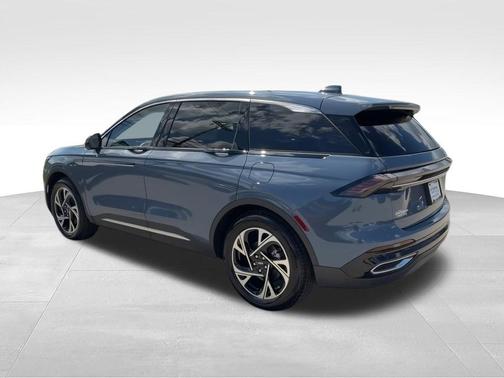 Whisper White 2026 Lincoln Nautilus Premiere