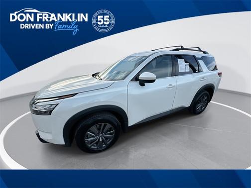 2022 Nissan Pathfinder SV
