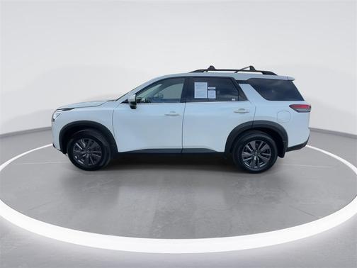2022 Nissan Pathfinder SV