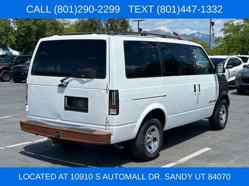 Arctic White 1999 Chevrolet Astro