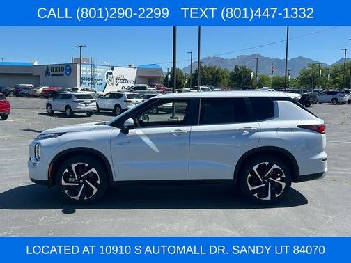 White 2025 Mitsubishi Outlander PHEV SE