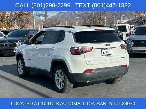 Bright White Clearcoat 2024 Jeep Compass Latitude