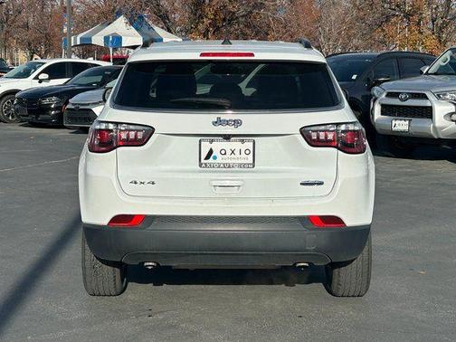Bright White Clearcoat 2024 Jeep Compass Latitude