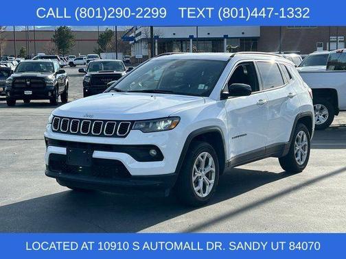 Bright White Clearcoat 2024 Jeep Compass Latitude