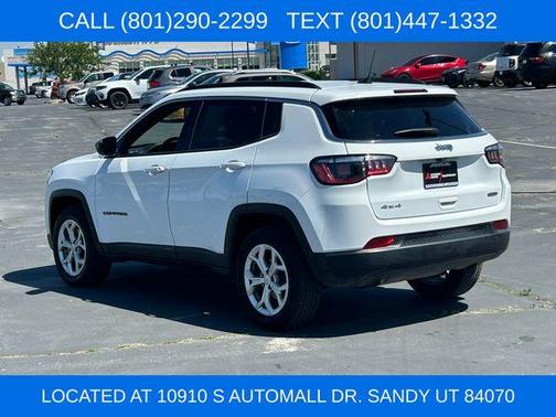 Bright White Clearcoat 2024 Jeep Compass Latitude
