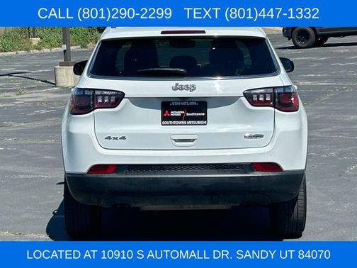 Bright White Clearcoat 2024 Jeep Compass Latitude