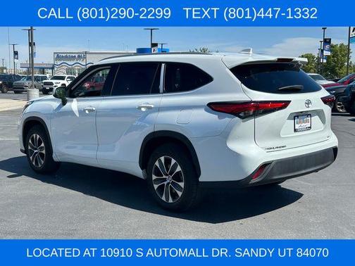 Pearl 2022 Toyota Highlander XLE