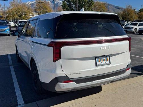 Snow White Pearl 2025 Kia Carnival LXS