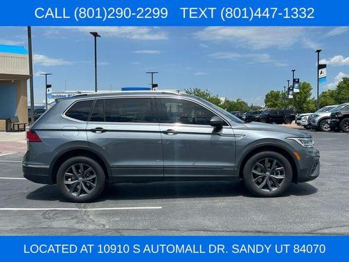 Platinum Gray Metallic 2022 Volkswagen Tiguan 2.0T SE