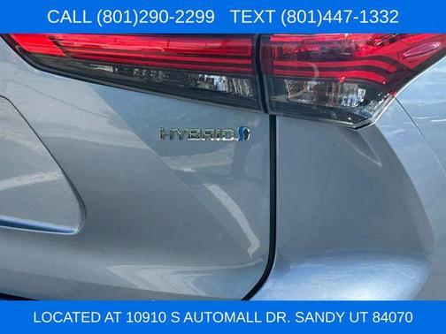 Moon Dust 2020 Toyota Highlander Hybrid XLE