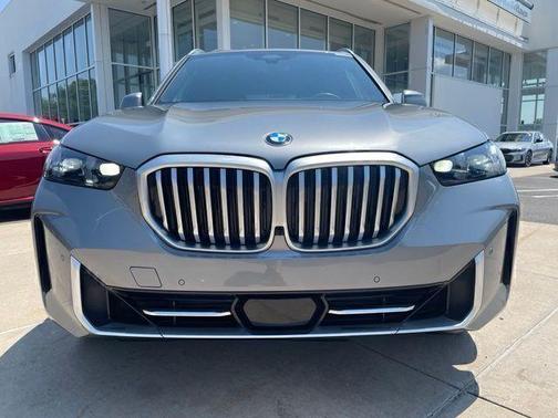 Gray 2024 BMW X5 xDrive40i