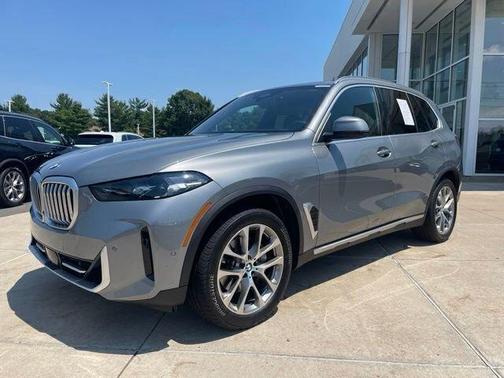 Gray 2024 BMW X5 xDrive40i