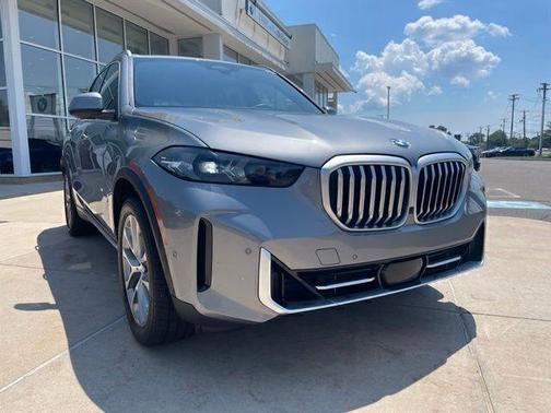 Gray 2024 BMW X5 xDrive40i
