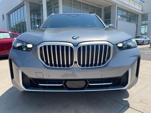 Gray 2024 BMW X5 xDrive40i