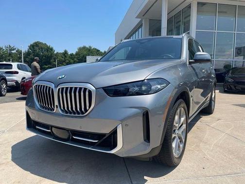 Gray 2024 BMW X5 xDrive40i