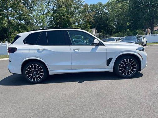 White 2024 BMW X5 xDrive40i