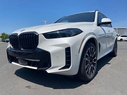 White 2024 BMW X5 xDrive40i