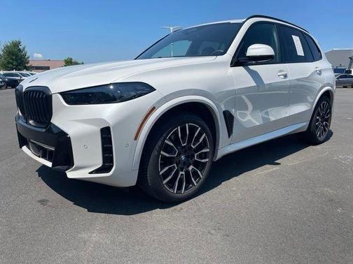 White 2024 BMW X5 xDrive40i