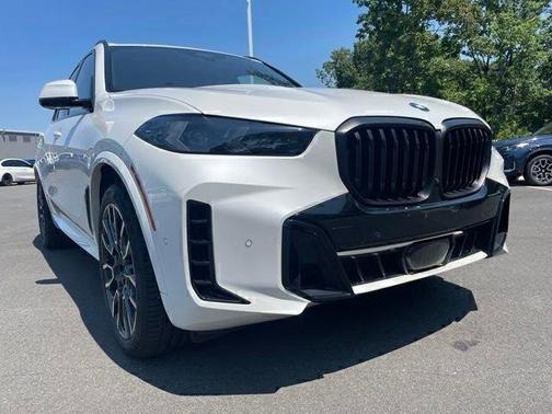 White 2024 BMW X5 xDrive40i