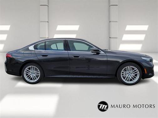 2025 BMW 530 i xDrive