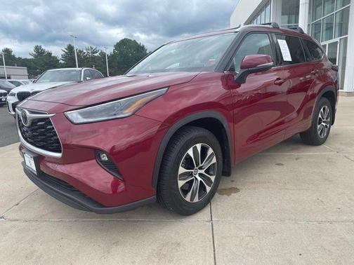 Red 2021 Toyota Highlander XLE