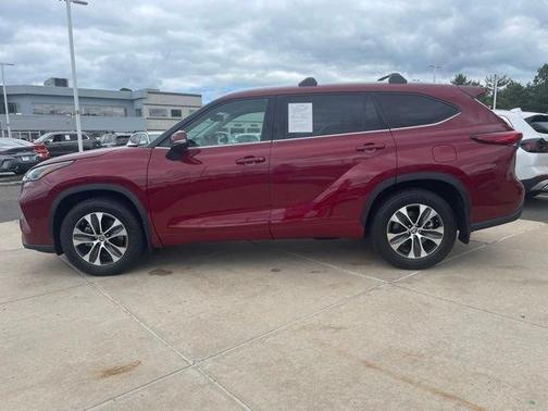 Red 2021 Toyota Highlander XLE