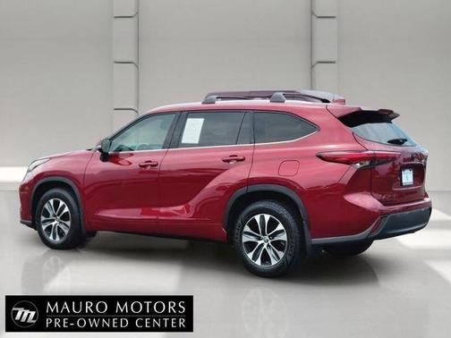 Red 2021 Toyota Highlander XLE