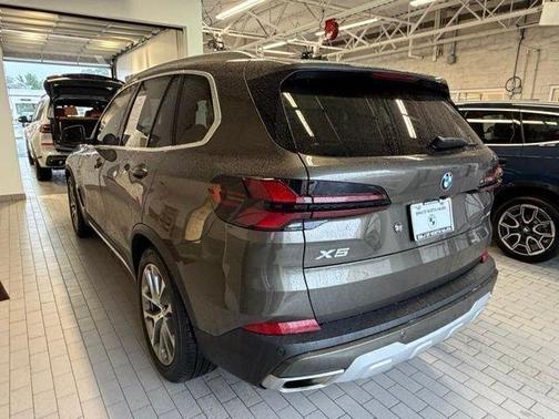 Green 2024 BMW X5 xDrive40i