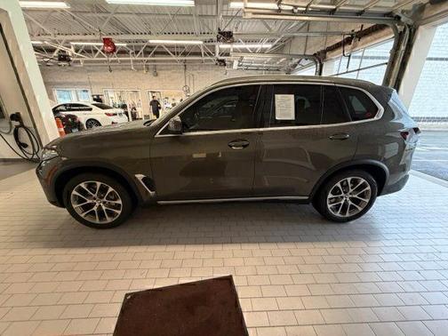 Green 2024 BMW X5 xDrive40i