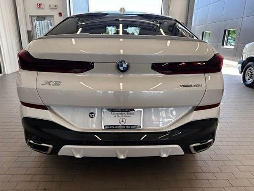 White 2024 BMW X6 xDrive40i