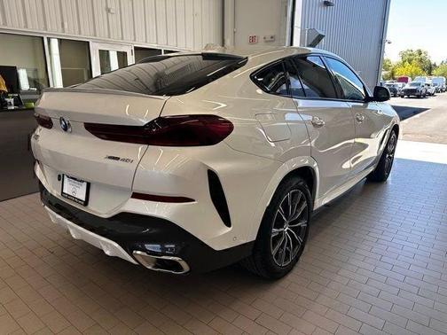 White 2024 BMW X6 xDrive40i