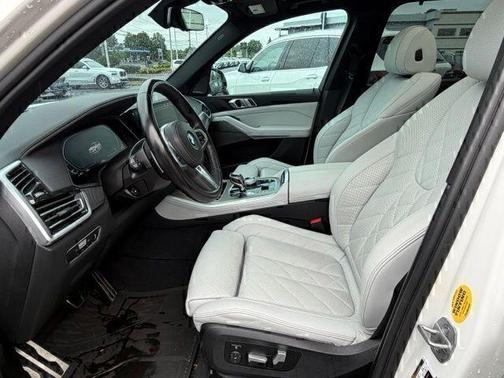 White 2023 BMW X5 PHEV xDrive45e