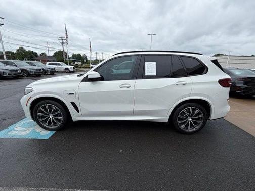 White 2023 BMW X5 PHEV xDrive45e