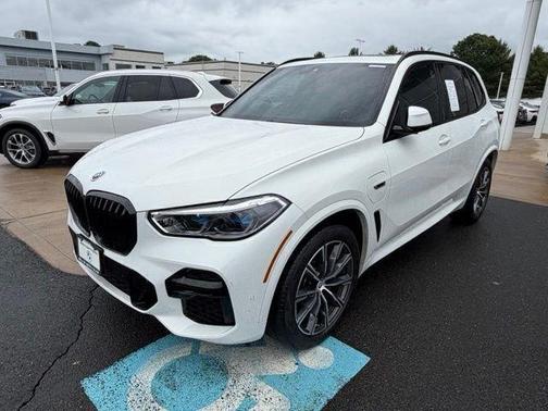 White 2023 BMW X5 PHEV xDrive45e