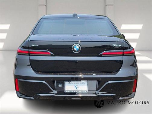 2025 BMW 740 i xDrive