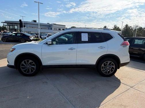 Pearl White 2016 Nissan Rogue SL