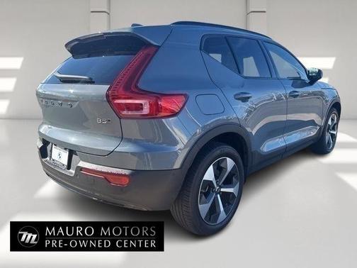 2023 Volvo XC40 B5 Plus Dark Theme