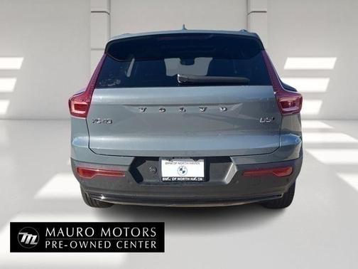 2023 Volvo XC40 B5 Plus Dark Theme