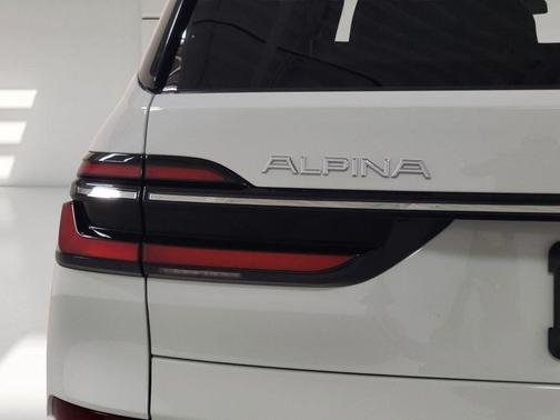 2025 BMW X7 ALPINA XB7