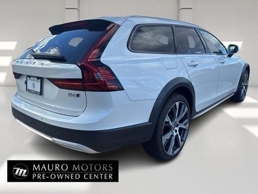 2022 Volvo V90 Cross Country B6