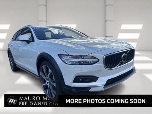 2022 Volvo V90 Cross Country B6