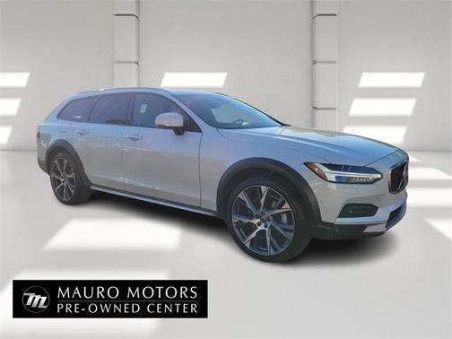 2022 Volvo V90 Cross Country B6