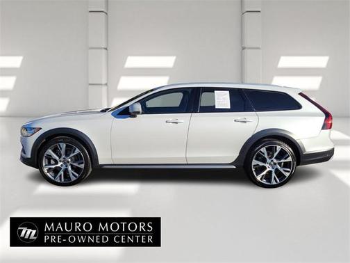 2022 Volvo V90 Cross Country B6